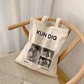 Personliggjort jutepose med sort-hvide fotos og tekst