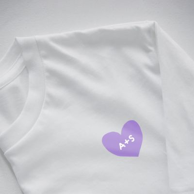 Personligt T-shirt-hjerte med initialer