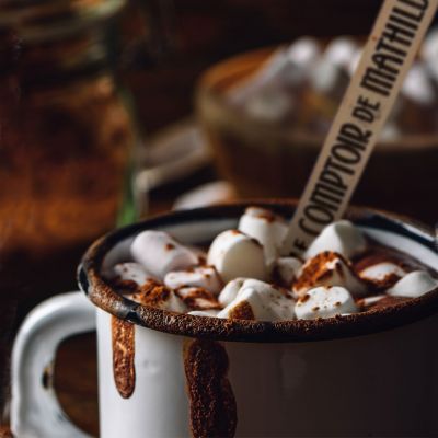 Varm chokolade på en ske
