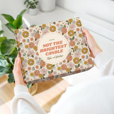 Personaliseret gaveæske med baggrund og tekst 30 x 23,5 cm