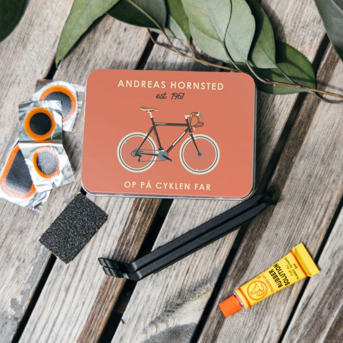 Personaliseret cykelreparationssæt med tekst main product photo