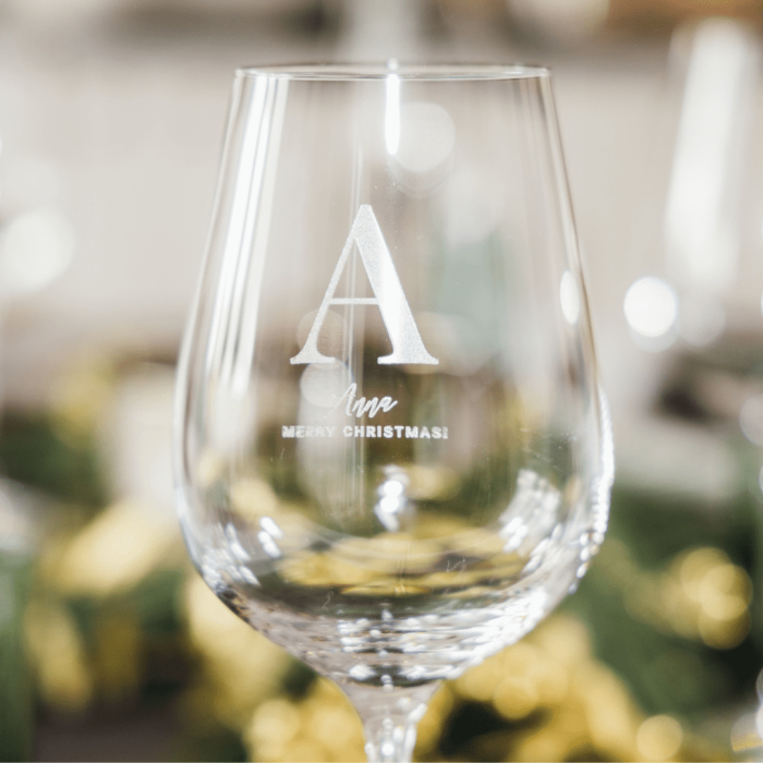 Personaliseret vinglas med monogram main product photo