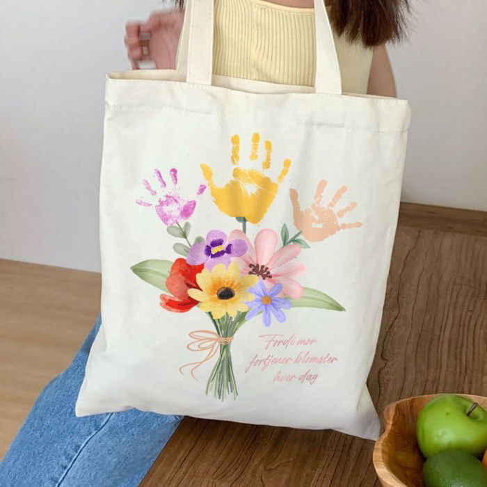 Personlig tote bag med blomsterbuket og håndaftryk