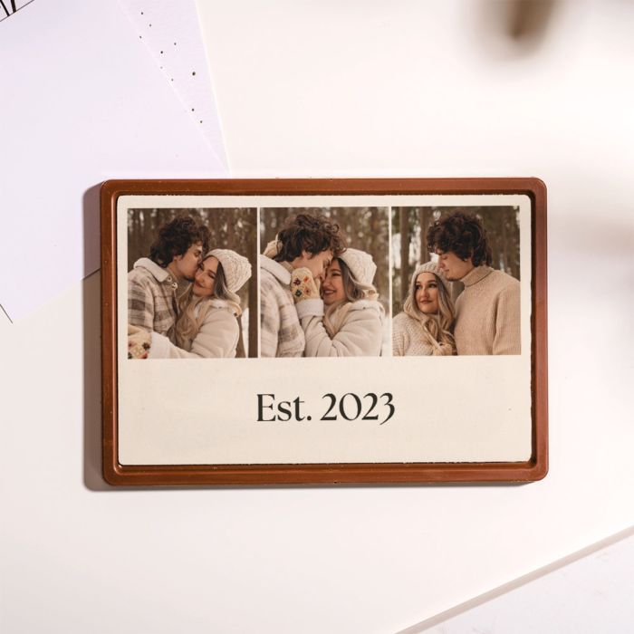 Personlig chokolade som kort med fotocollage og tekst