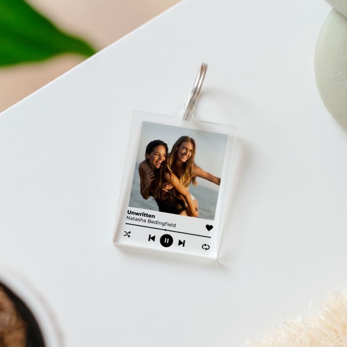 Personaliserbar akrylnøglering med foto og sang