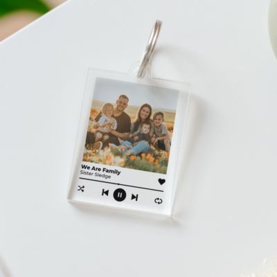 Personaliserbar akrylnøglering med foto og sang