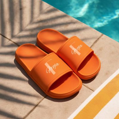 Personlige flip-flops med monogram