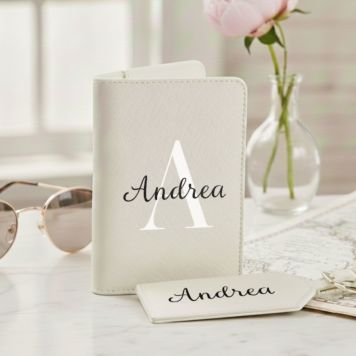 Personlig pasholder og bagagetag med monogram